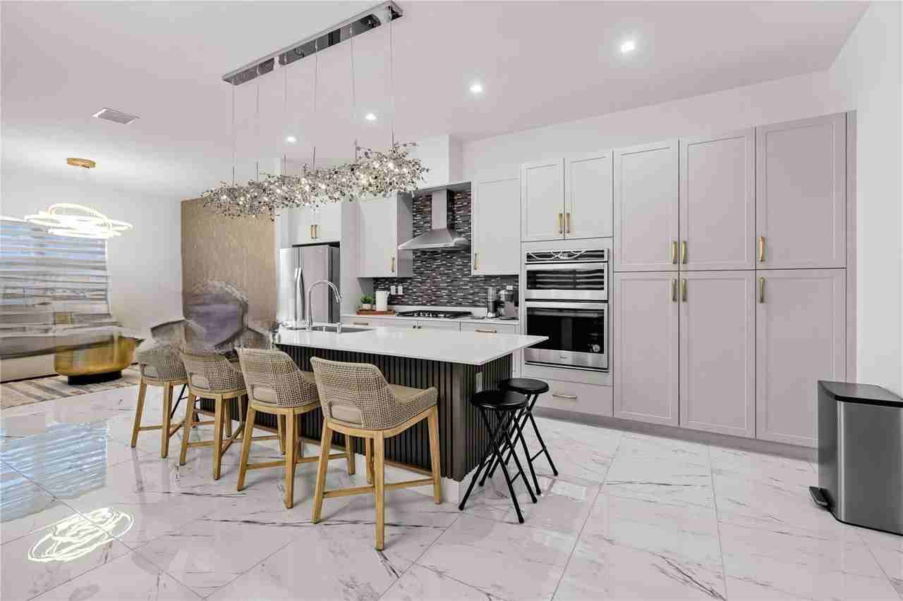 4374 Nw 81st Ave - Photo 3 of 8