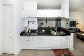 17842 N Bay Rd - Photo 2 of 8