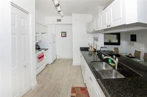 17842 N Bay Rd - Photo 3 of 8