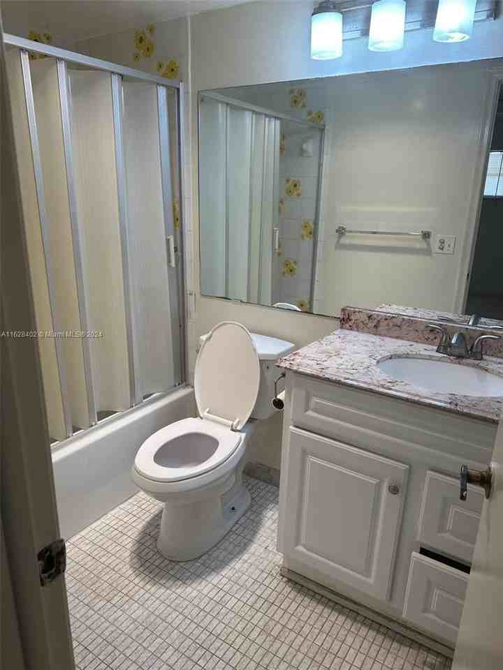 411 S Hollybrook Dr #308 - Photo 5 of 6