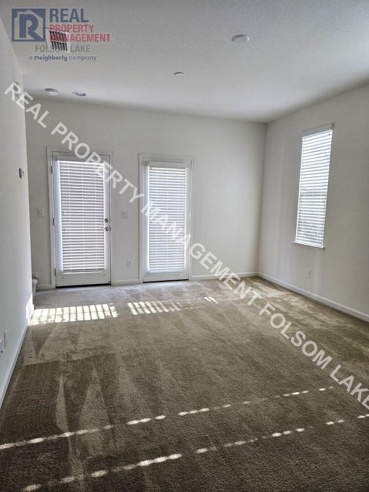 146 Barnhill Dr - Photo 3 of 21