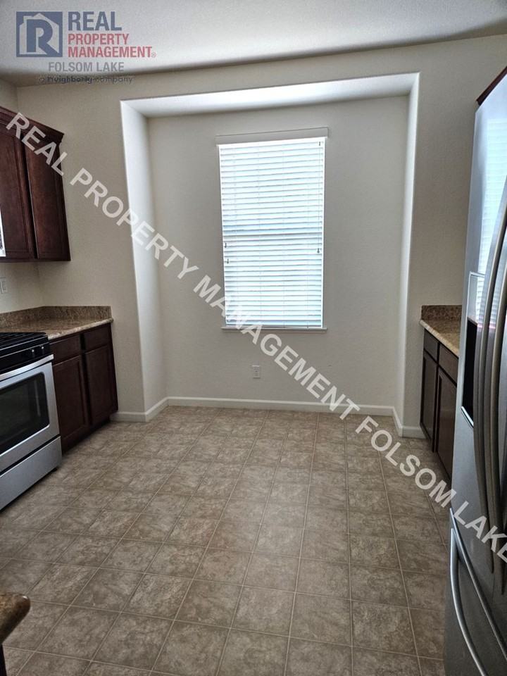 146 Barnhill Dr - Photo 4 of 21
