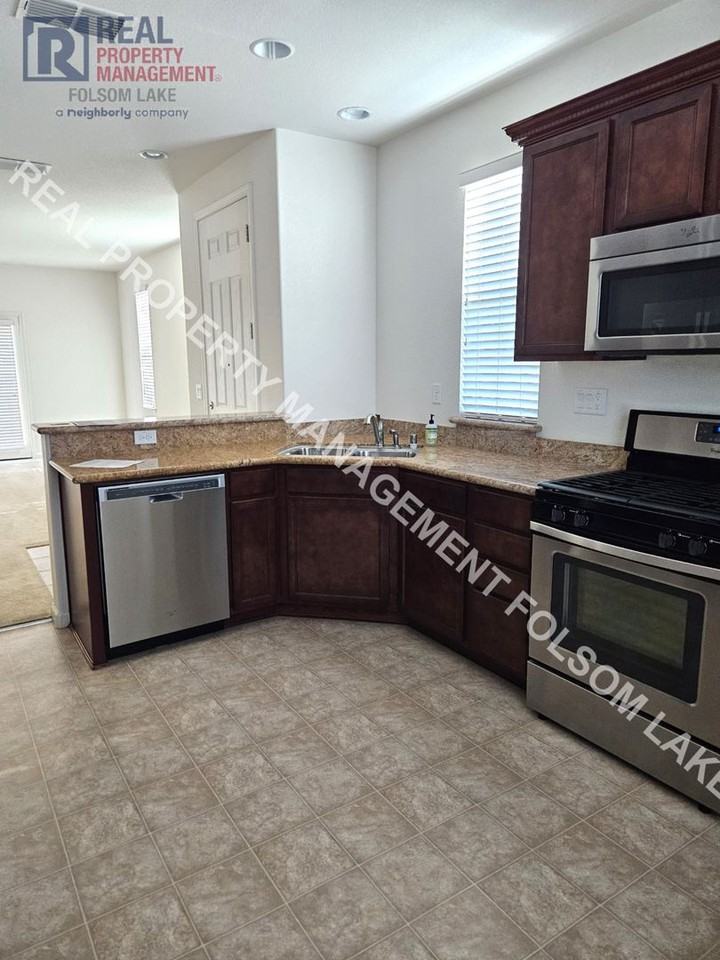 146 Barnhill Dr - Photo 5 of 21