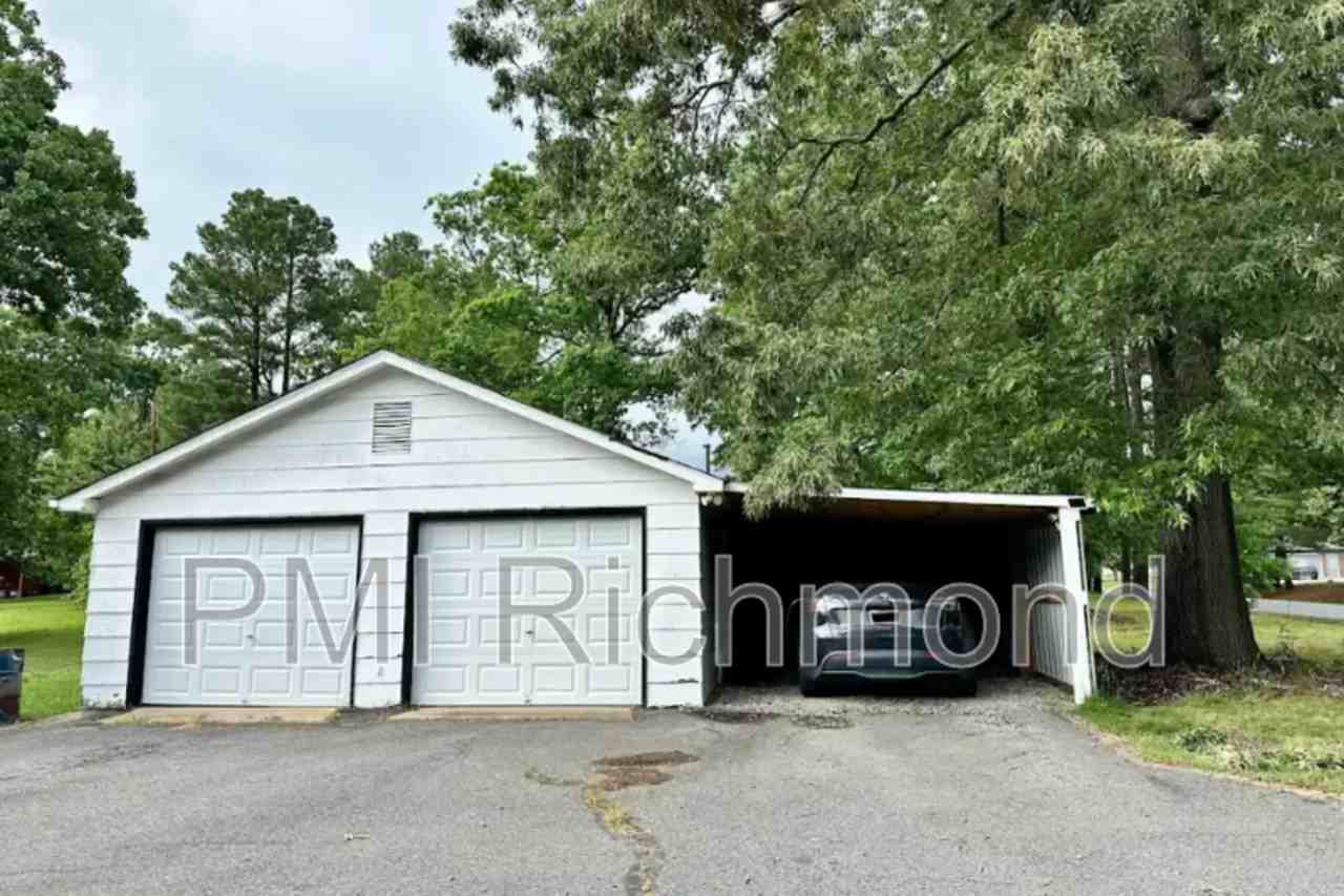 3190 Meadow Rd - Photo 3 of 43