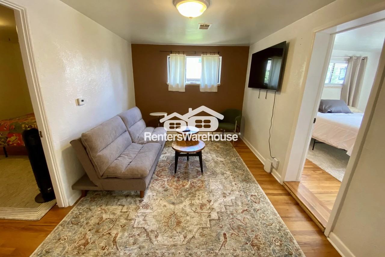 4405 Hooker St - Photo 3 of 16