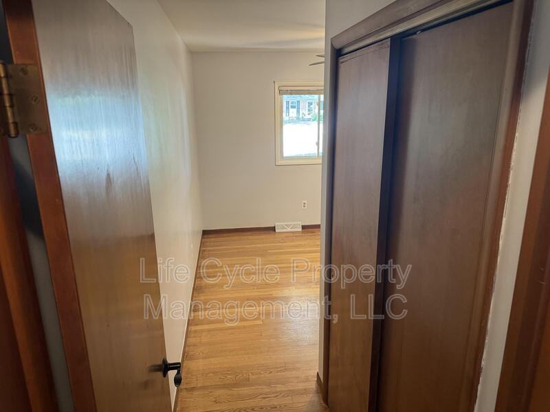 640 Fendale Ct Se - Photo 3 of 16