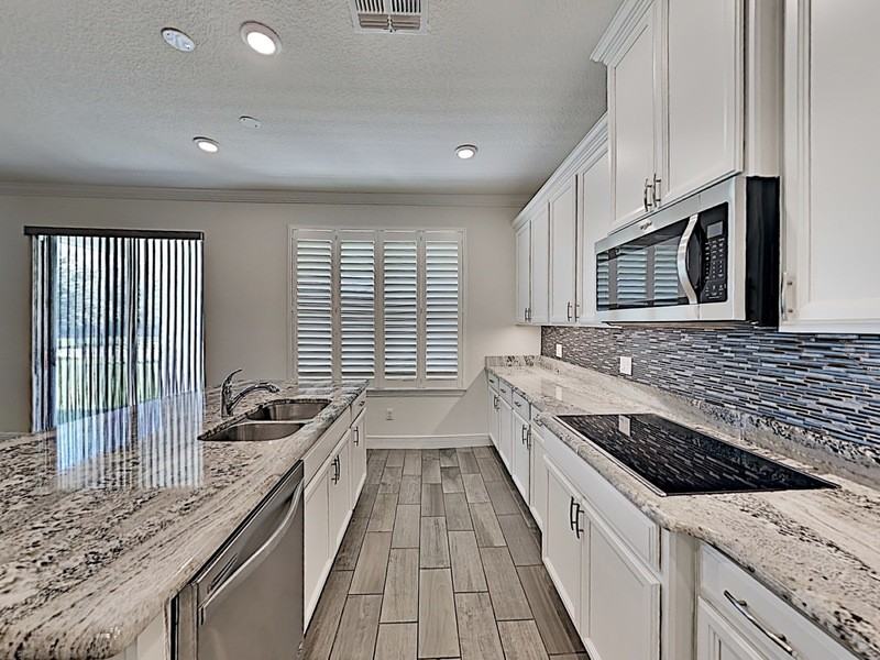 8931 Lookout Pointe Dr - Photo 4 of 31