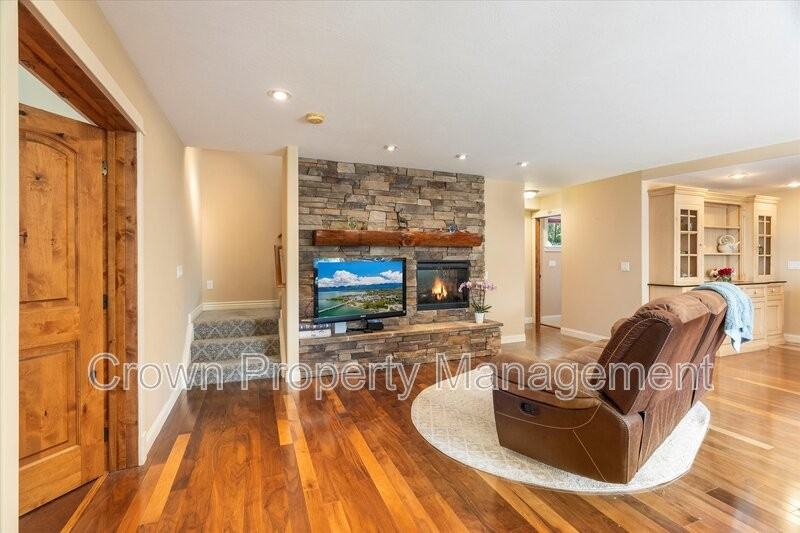 14364 Community Ln - Photo 3 of 47