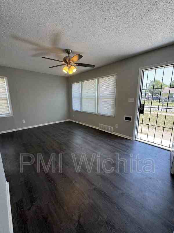 2359 N Estelle St - Photo 2 of 11