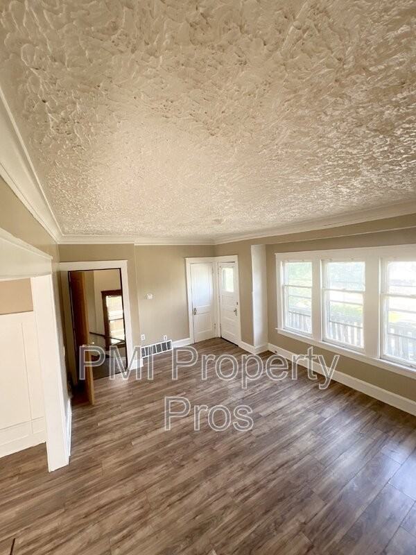 3319 N 28th St - Photo 2 of 8