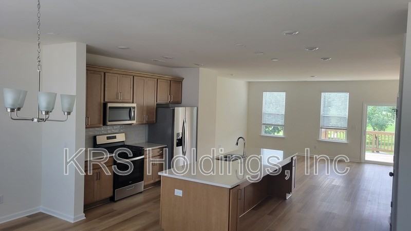 841 Parc Townes Dr - Photo 5 of 29