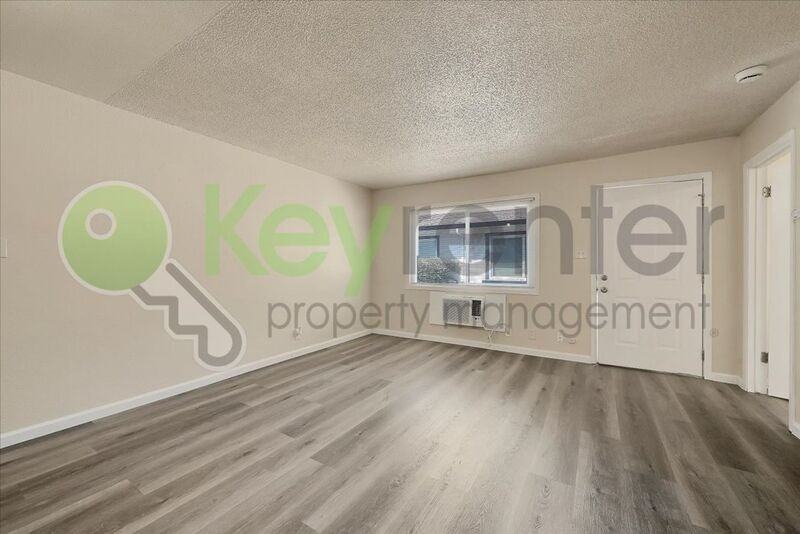 1065 Santiago Ave #6 - Photo 5 of 23