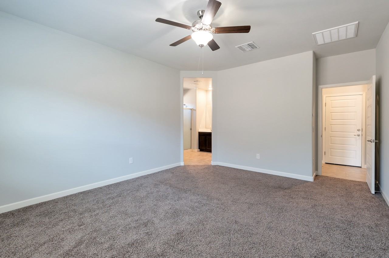 543 W Weldon St - Photo 2 of 15