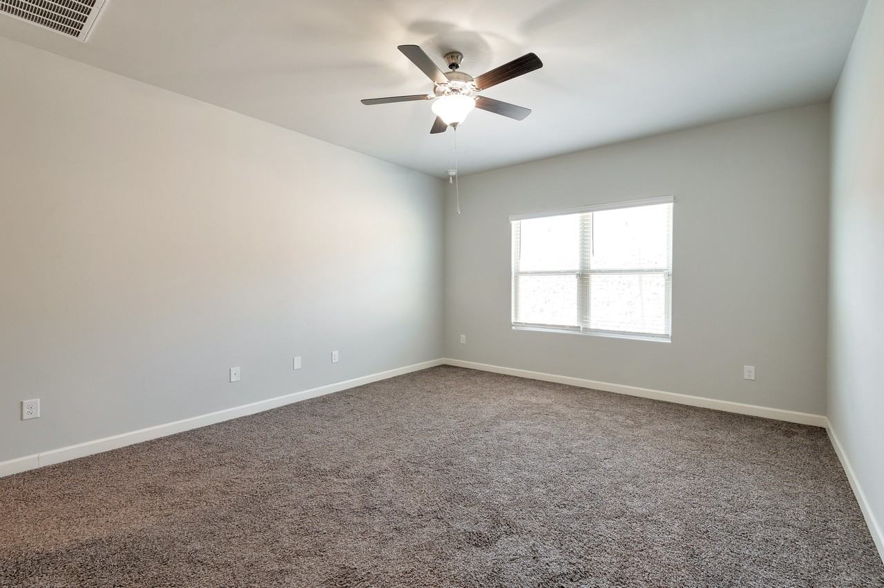 543 W Weldon St - Photo 3 of 15