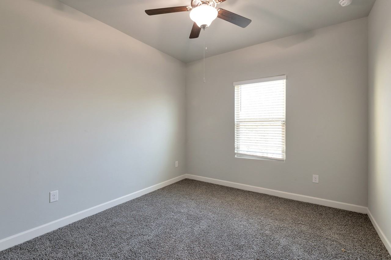 543 W Weldon St - Photo 6 of 15