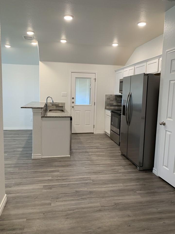 309 Lost Trl - Photo 2 of 6