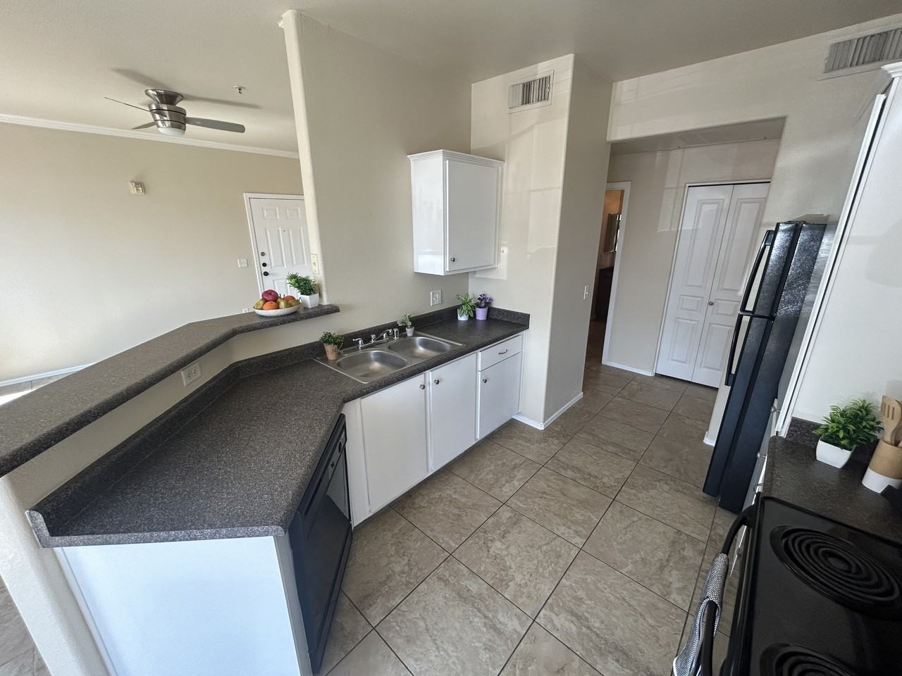 1941 S Pierpont Dr - Photo 5 of 28