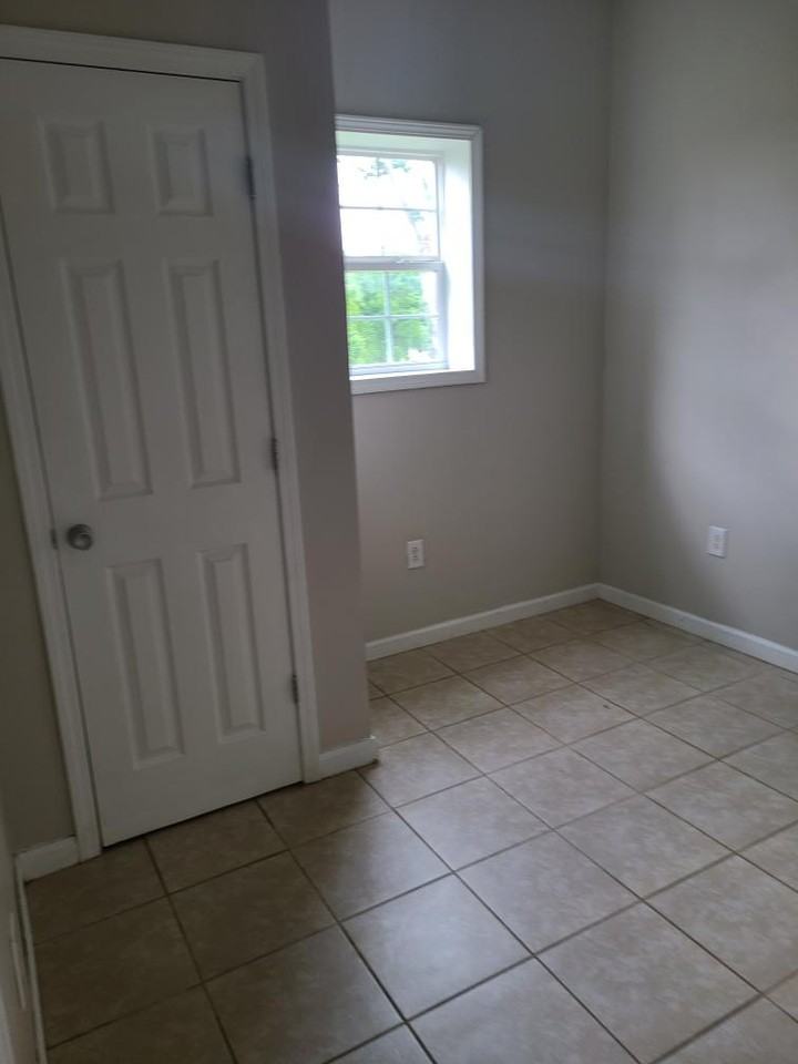 504 Buchanan St - Photo 3 of 10