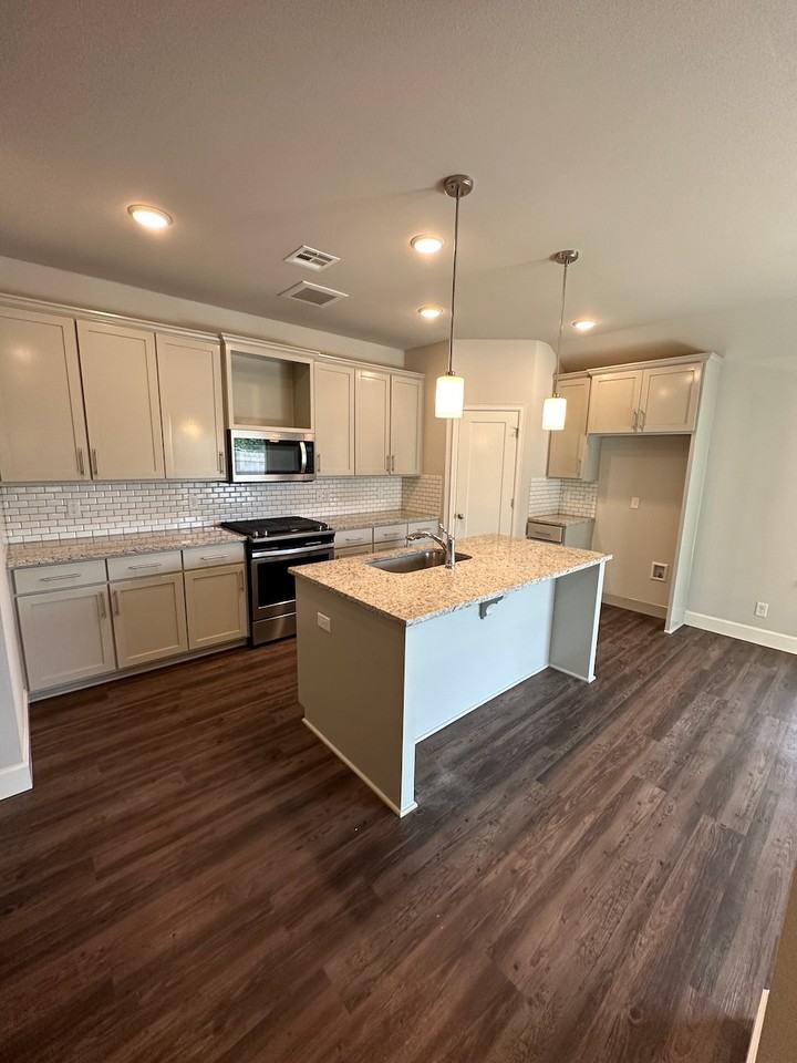 13321 S 19th Ct - Photo 3 of 17