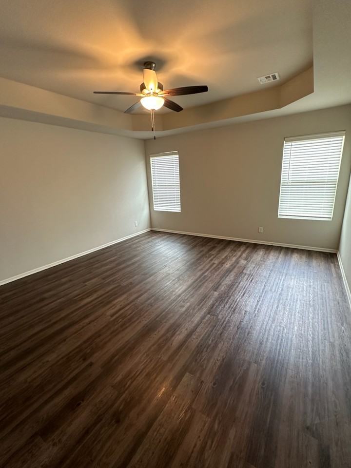 13321 S 19th Ct - Photo 7 of 17