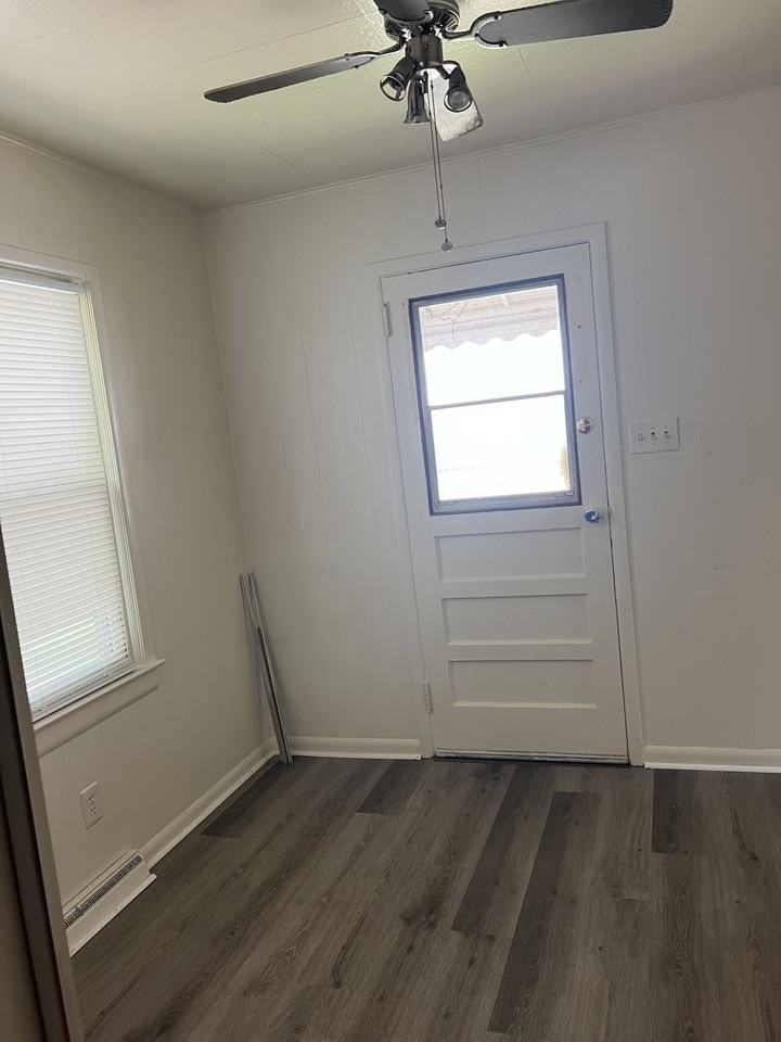 1307 Barnett Rd Nw - Photo 3 of 17