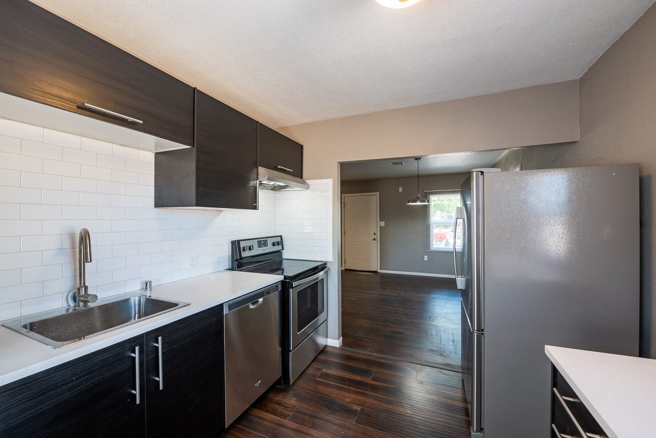 227 S Texas Ave - Photo 3 of 32