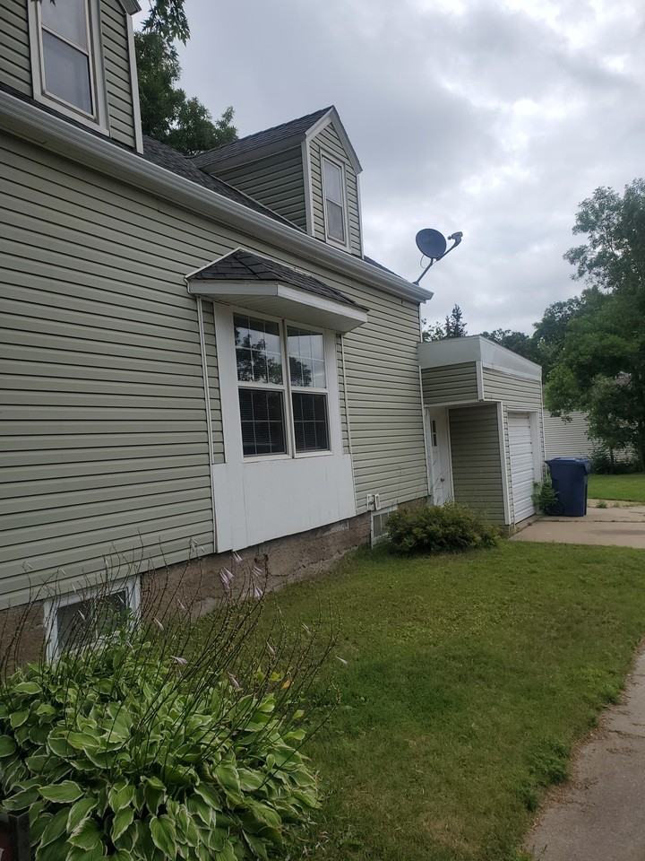 2422 5th Ave E - Photo 3 of 14