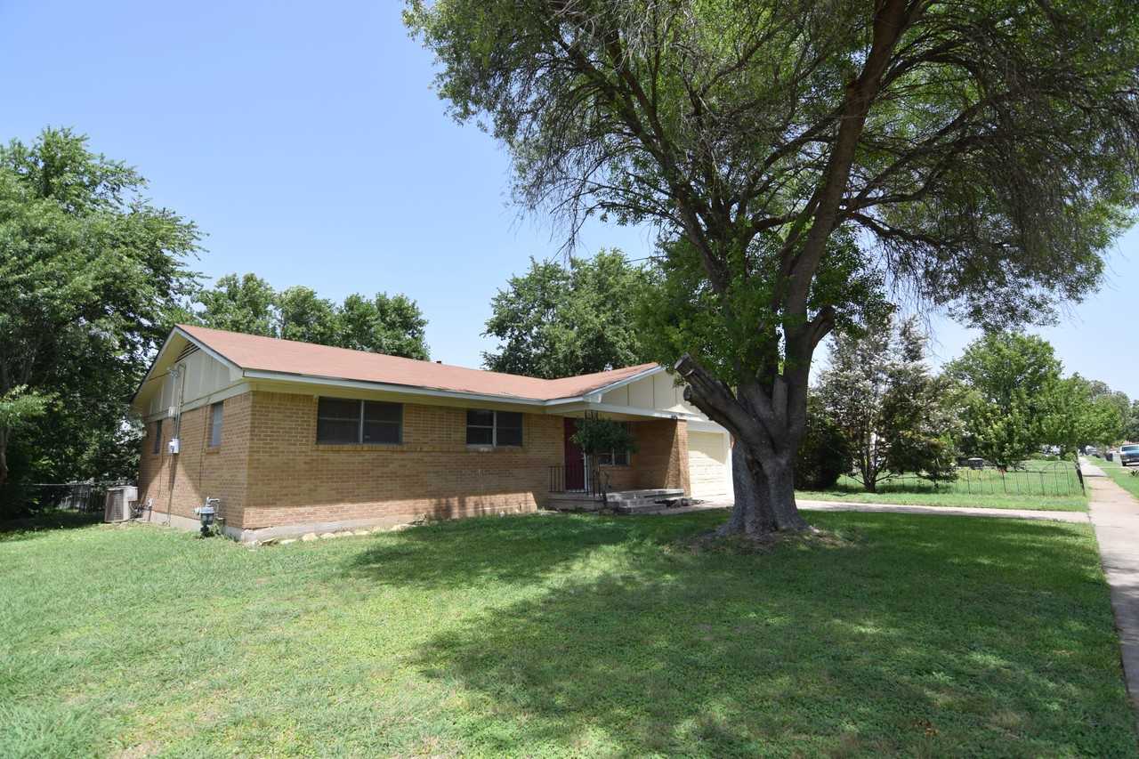 1207 Cedar Dr - Photo 3 of 28