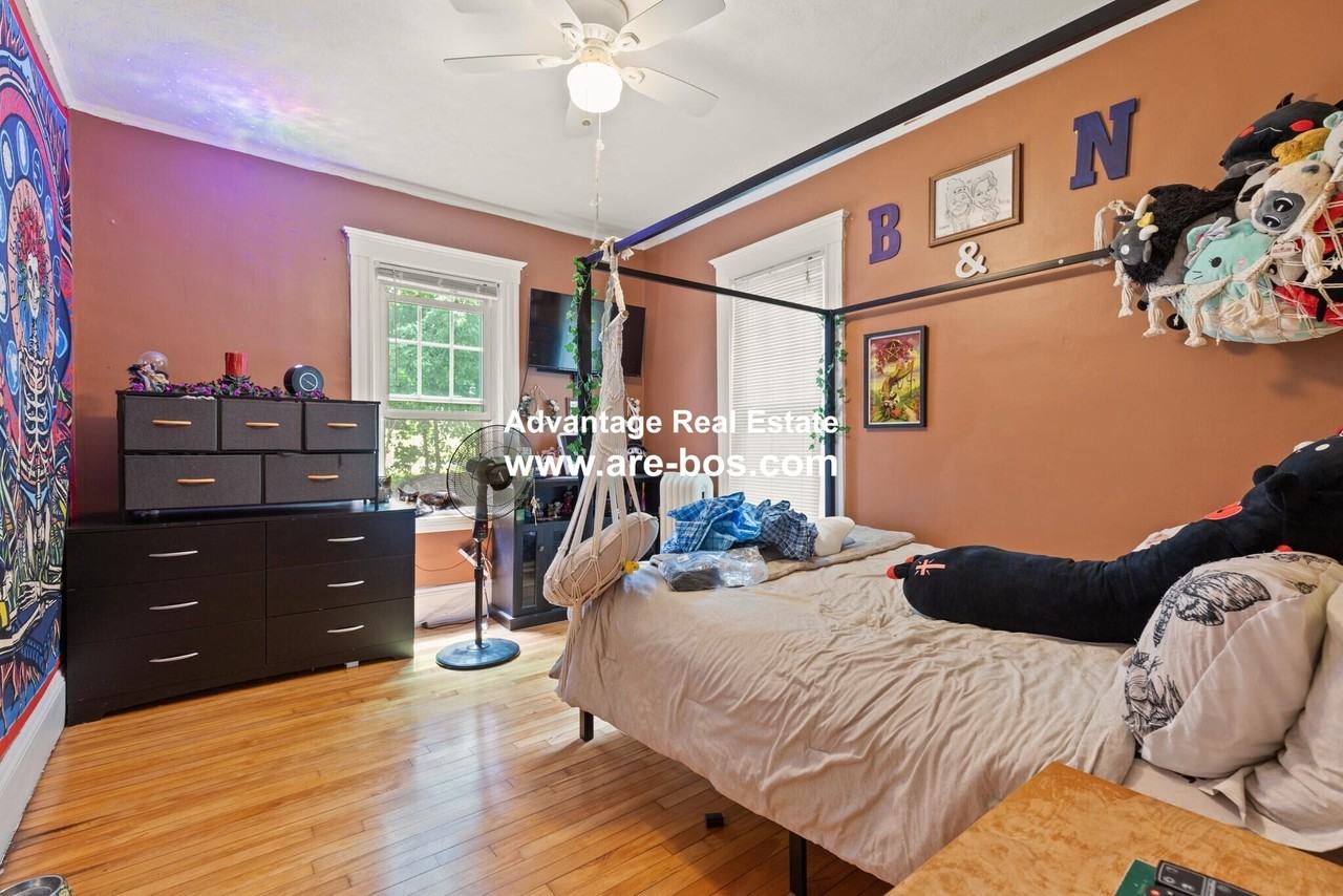 212 Maplewood St #1 - Photo 3 of 20