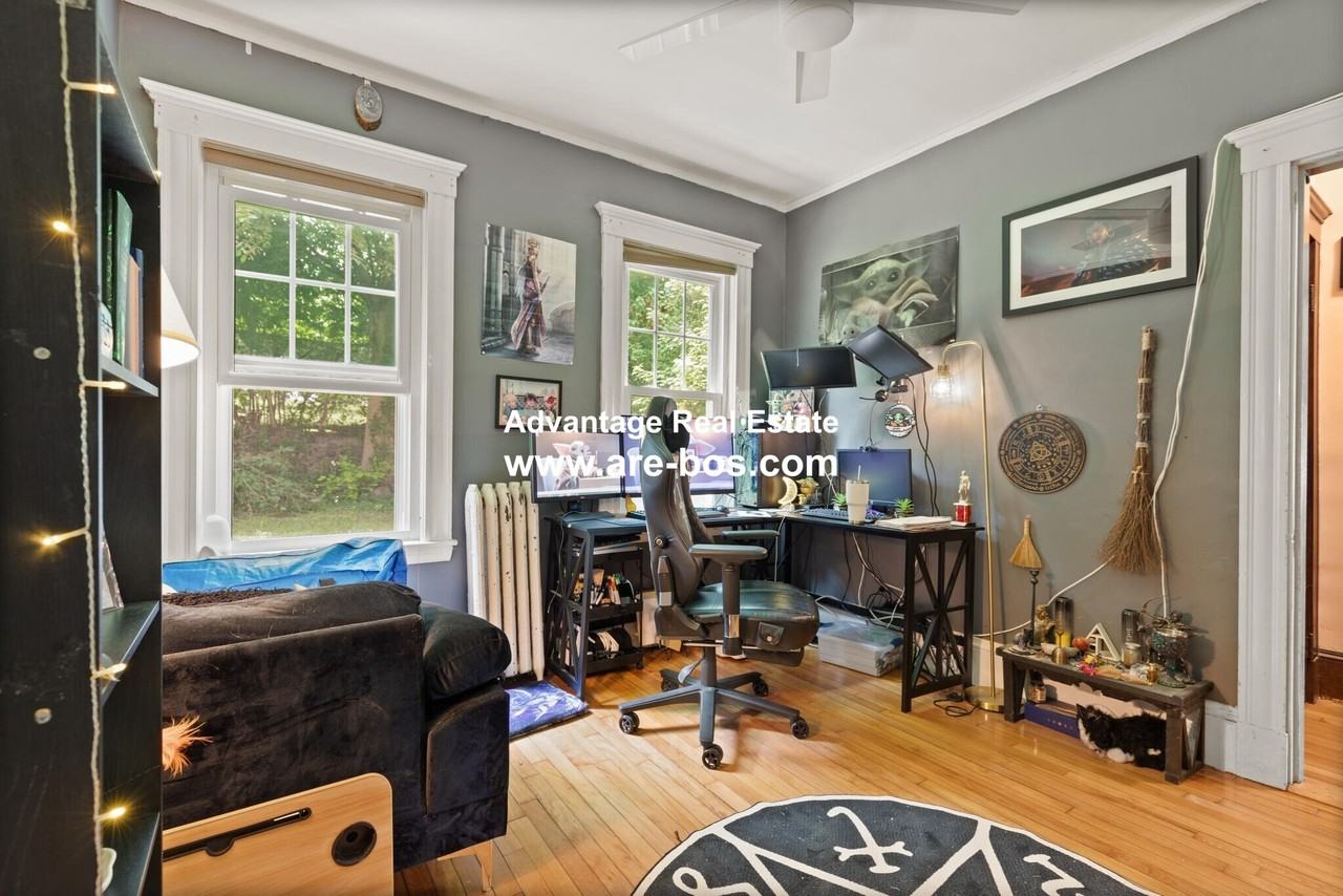 212 Maplewood St #1 - Photo 5 of 20