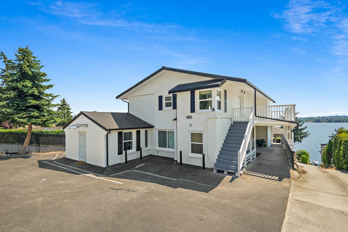 10924 81st Pl Ne #A - Photo 3 of 28