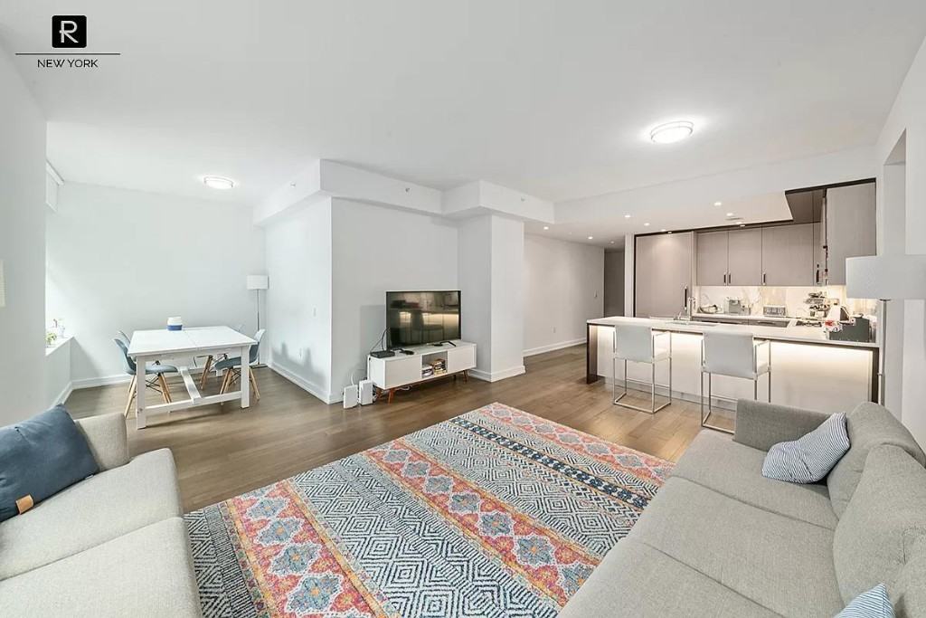 W 25th St #2B - Photo 3 of 12