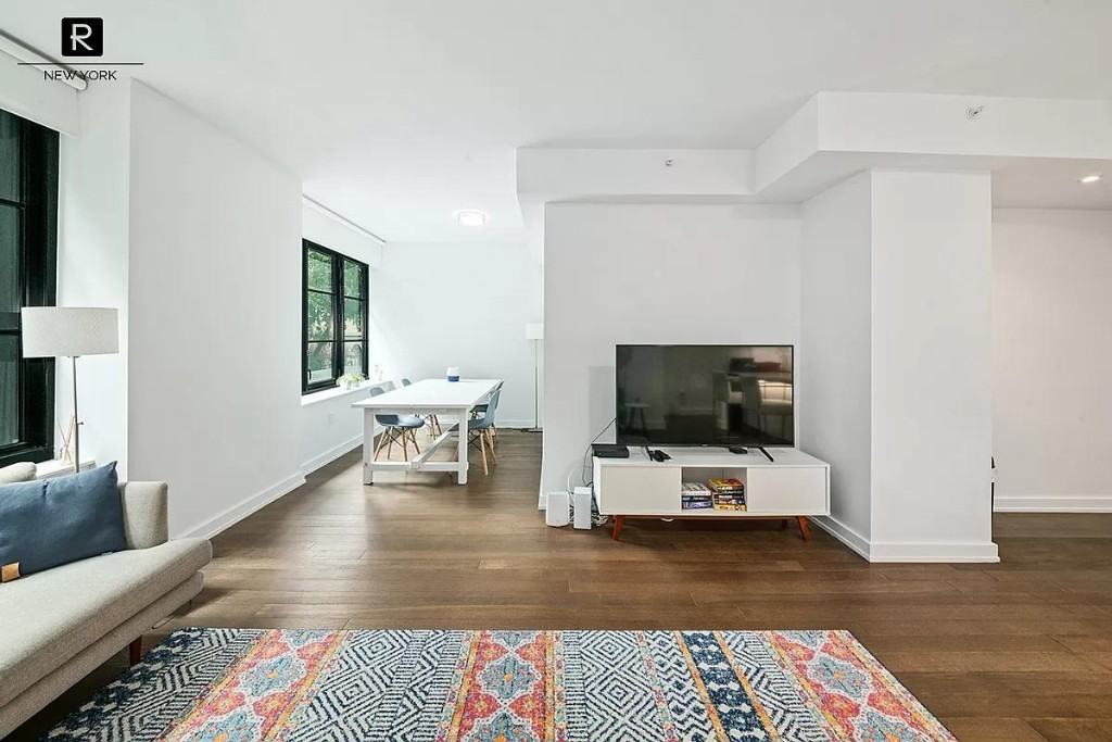 W 25th St #2B - Photo 6 of 12