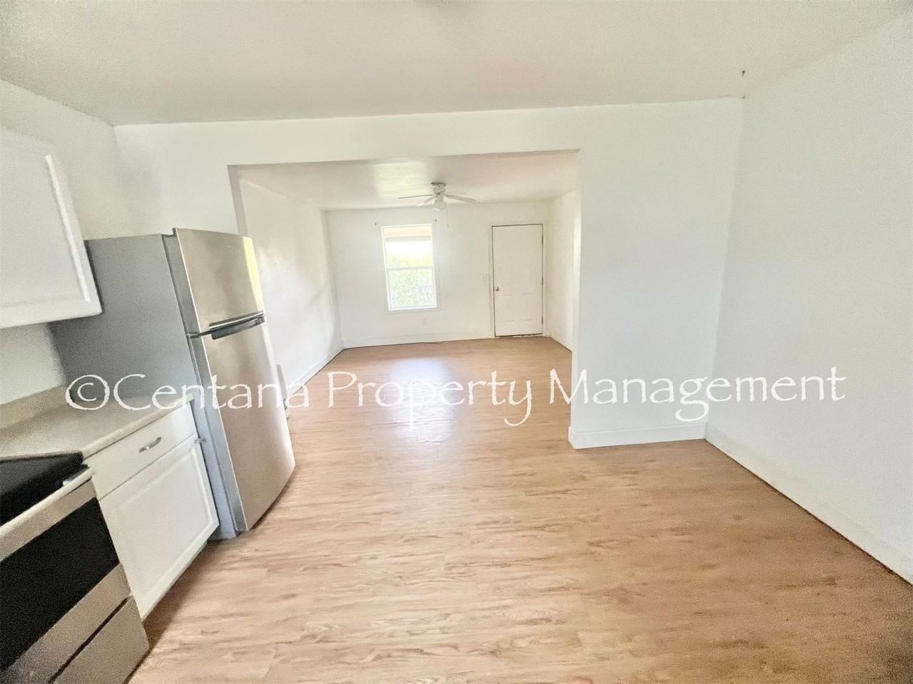 2205 Locust St - Photo 5 of 13