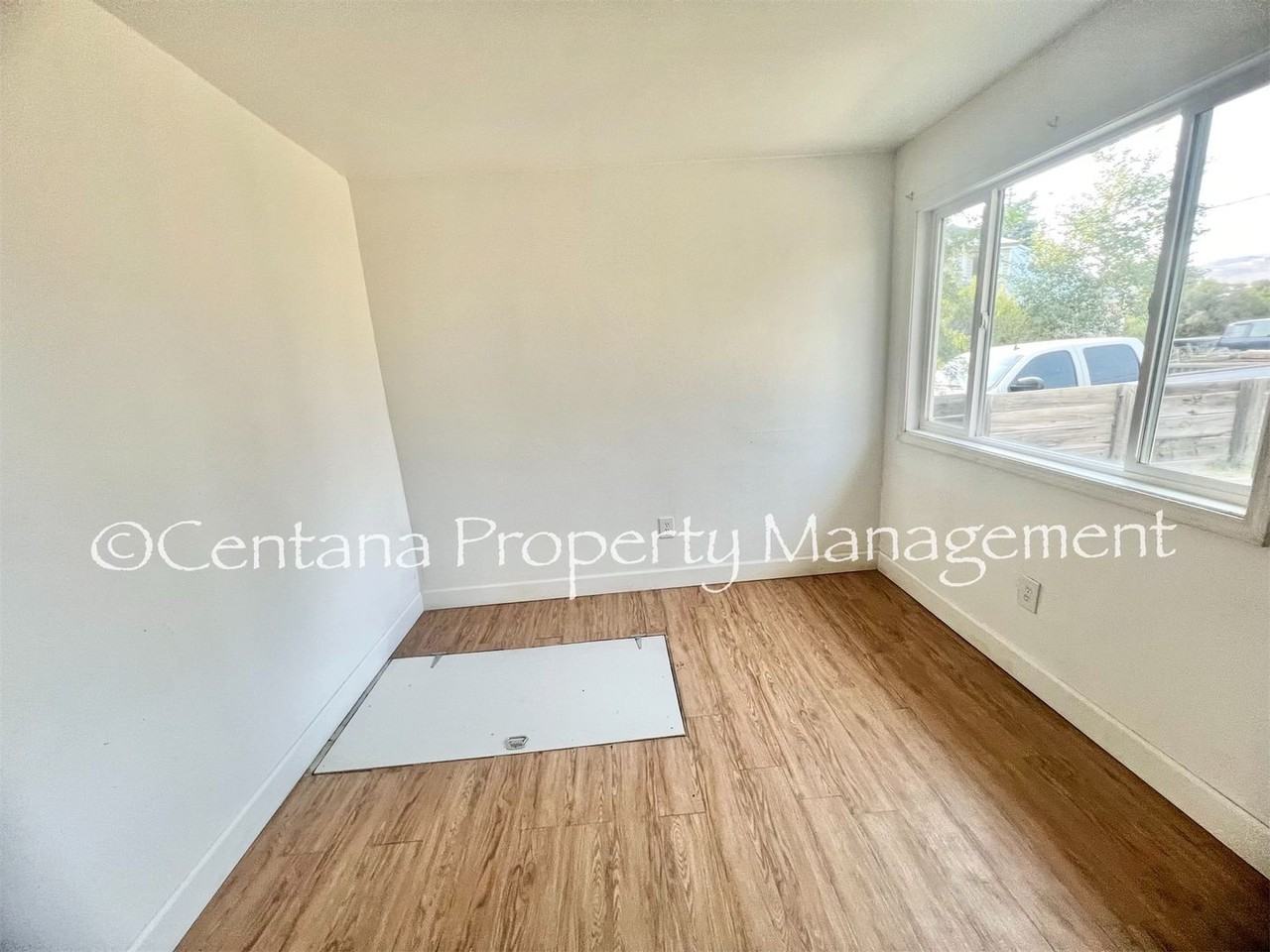 2205 Locust St - Photo 6 of 13