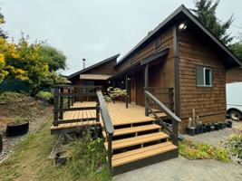 featured image of 2437 Ridgewood Dr
