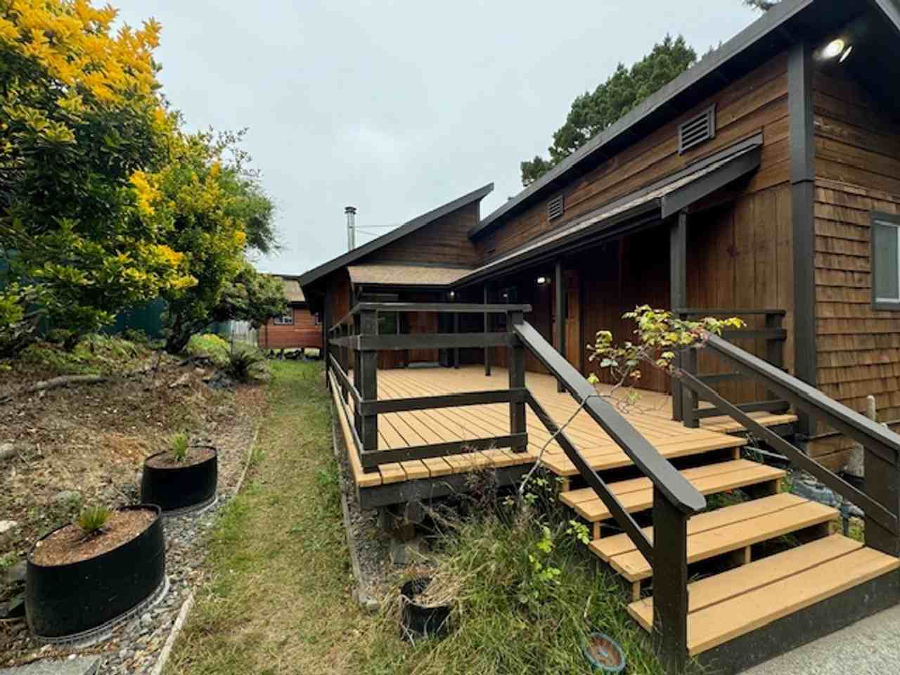 2437 Ridgewood Dr - Photo 2 of 50