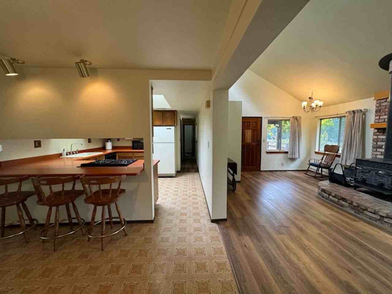 2437 Ridgewood Dr - Photo 4 of 50