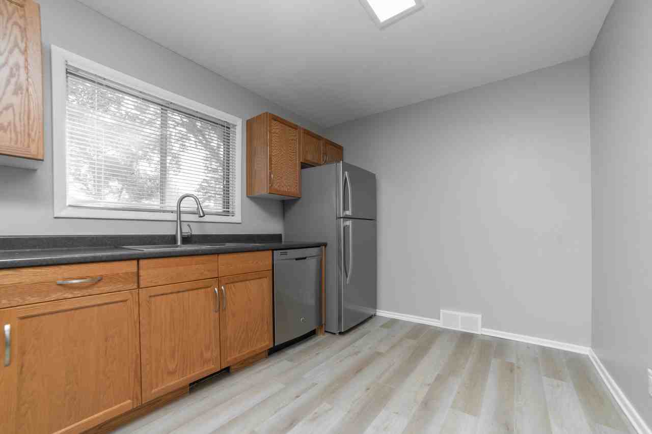 922 Weatherdon Avenue - Photo 3 of 15