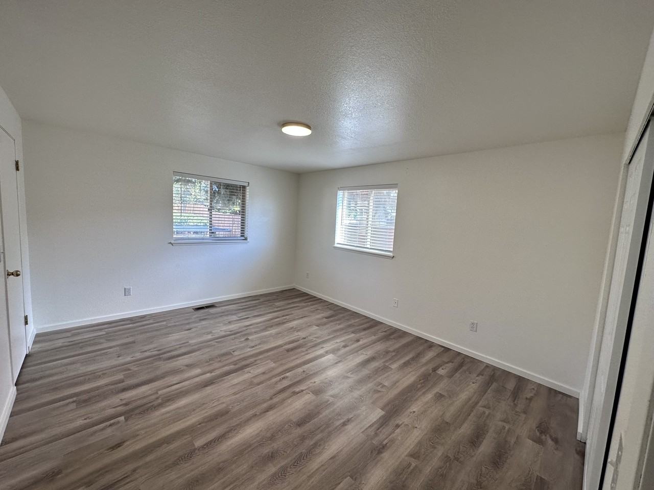 319 South Houston Avenue - Photo 5 of 6