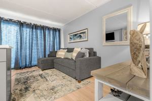 featured image of 933 Ocean Blvd