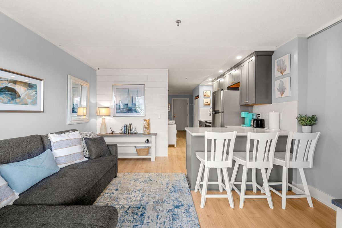 933 Ocean Blvd - Photo 2 of 8