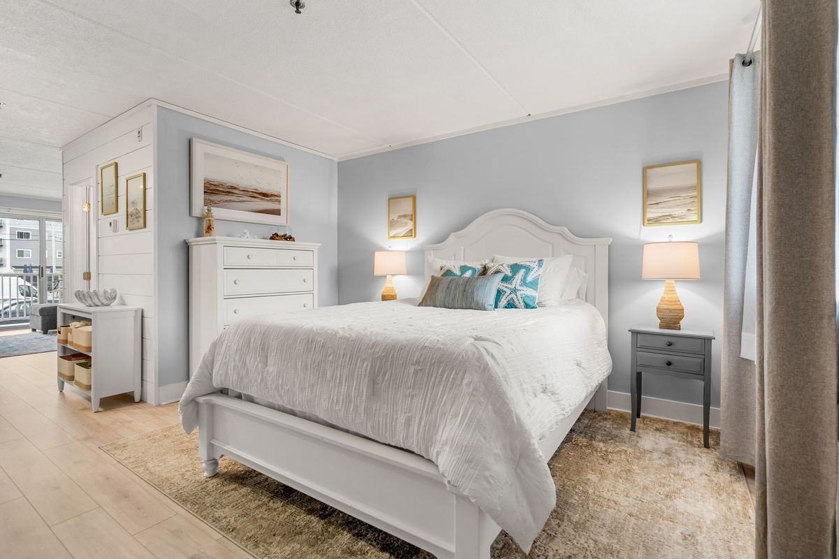 933 Ocean Blvd - Photo 5 of 8