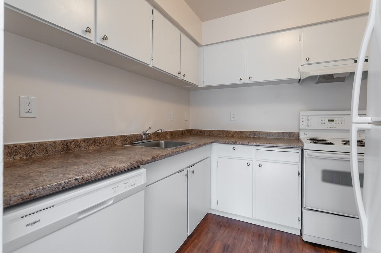 Victoria Apartments - Photo 2 of 11