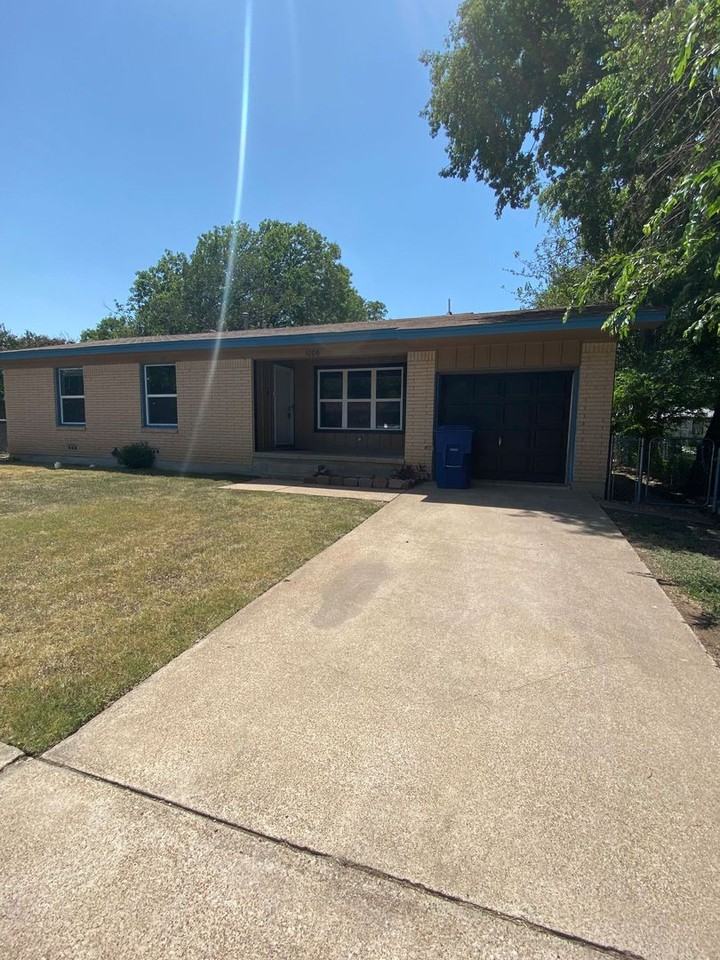 1006 S 5th St - Photo 3 of 15