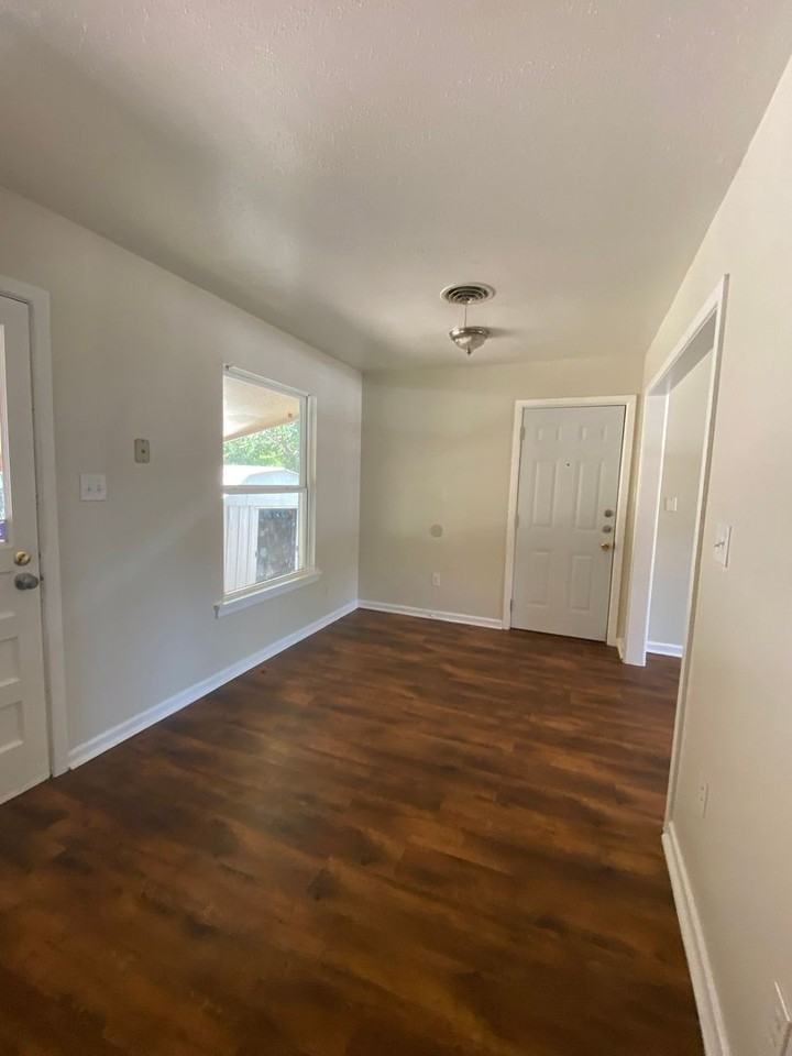 1006 S 5th St - Photo 2 of 15