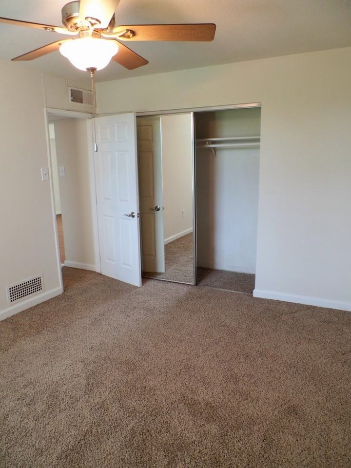 Royal Mace Apartments - Photo 3 of 9