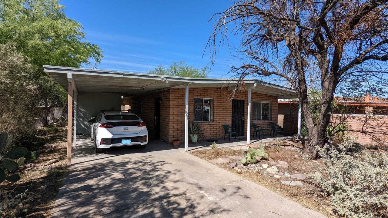 1344 W Delaware St - Photo 2 of 30