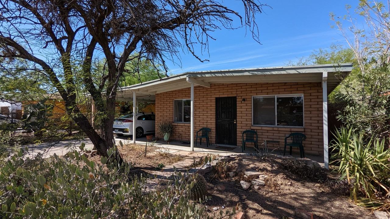 1344 W Delaware St - Photo 3 of 30