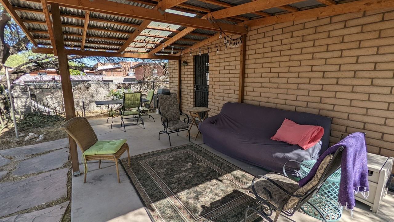 1344 W Delaware St - Photo 5 of 30